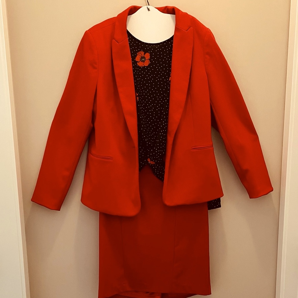 Red fitted blazer, Kenneth Cole Sz L